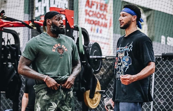 促使两队球 促使两队球